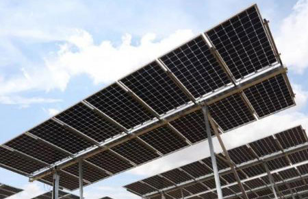 雙面太陽能組件的特點及影響雙面組件發電的因素