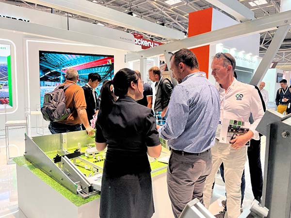 客戶了解平屋頂光伏支架系統RM-Ad