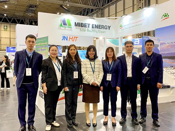 英國國際太陽能&儲能展-同事合照