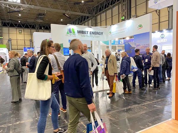 展會現場來訪者了解我們產品-2