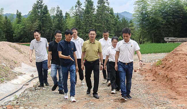 邁貝特深入永春縣曲斗村，開展黨建村企聯建